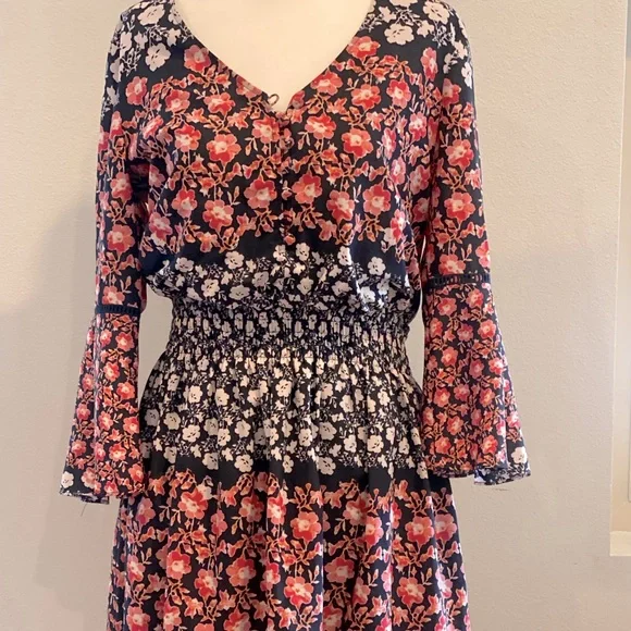 Gorgeous floral dress - Picture 3 of 8